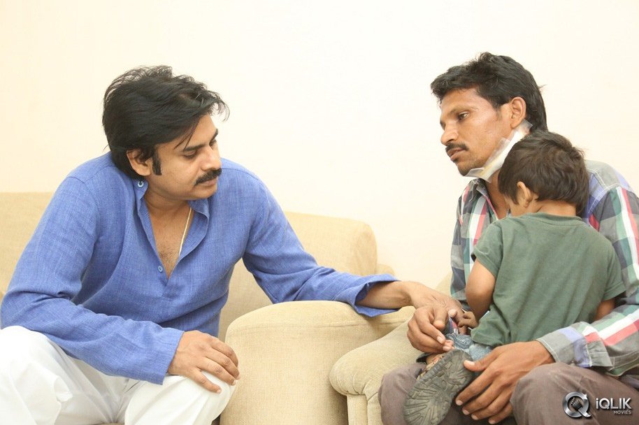 Pawan-Kalyan-Meets-His-Fan-Karuna-Srinivas